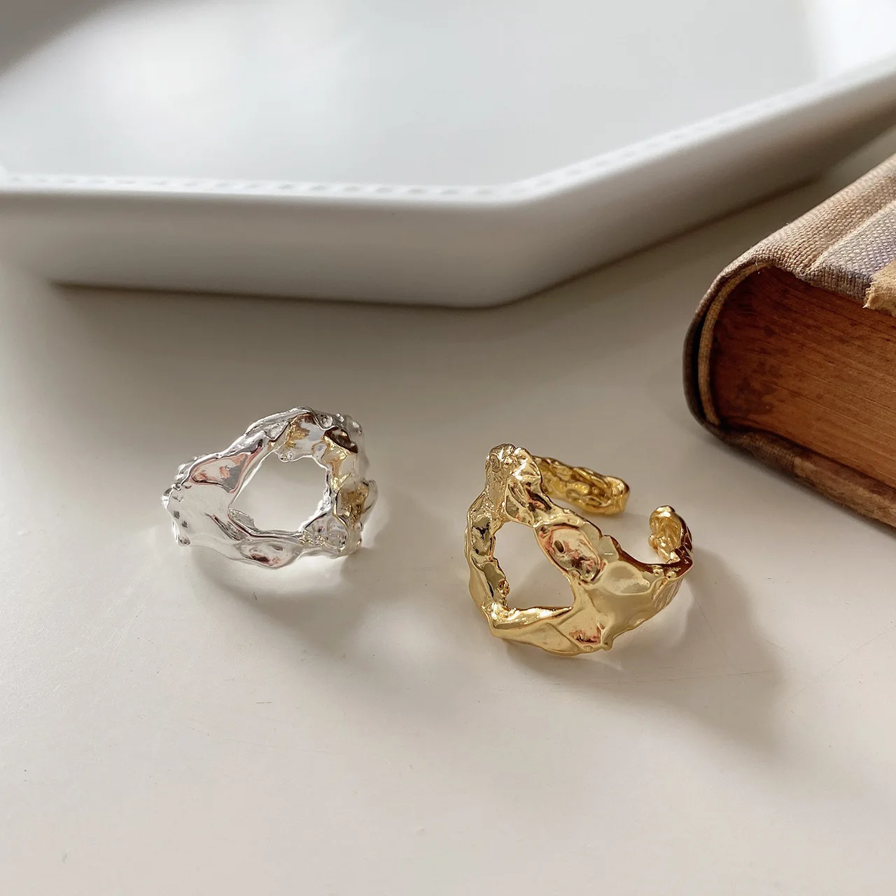 S925 Sterling Silver Irregular Openwork Texture Open Rings for Women Thick Creative Wide Geometric Rings 2020 Designers Jewelry
S925 Sterling Silver Irregular Openwork Texture Open Rings for Women Thick Creative Wide Geometric Rings 2020 Designers Jewelry