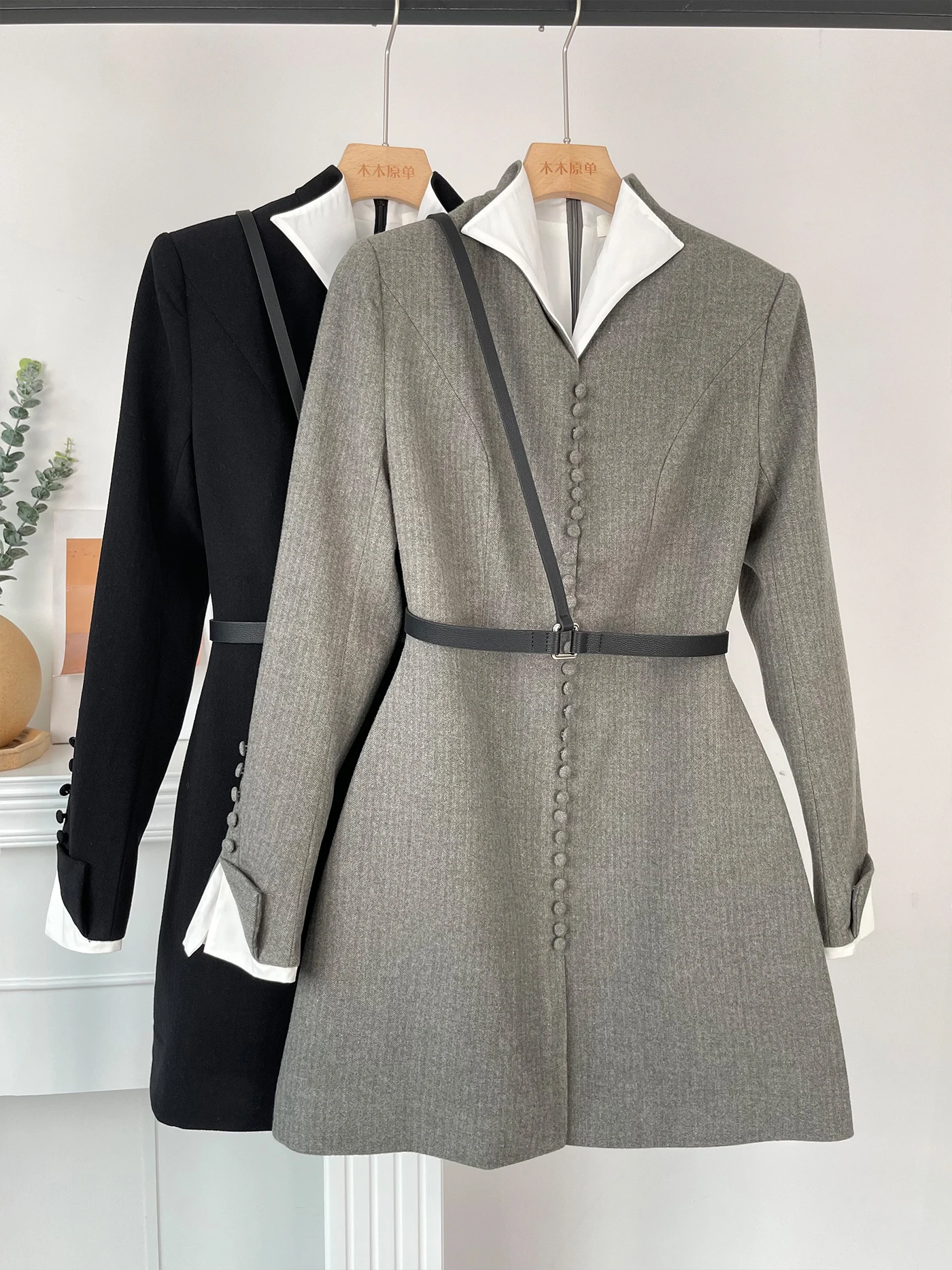 Autumn And Winter New Slim Slim High-Waisted Short Skirt Retro Elegant Cashmere Woolen Lapel Dress With Belt
Autumn And Winter New Slim Slim High-Waisted Short Skirt Retro Elegant Cashmere Woolen Lapel Dress With Belt