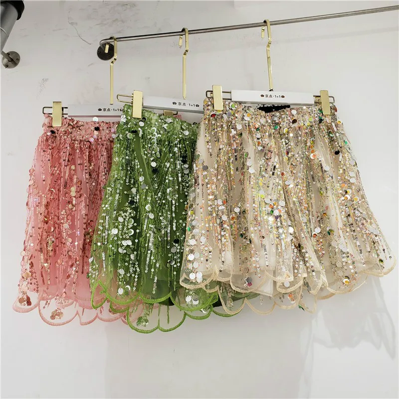 European Fashion Sequins Flare Shorts for Women Summer New Shiny Sequins Elastic Waist Wavy Shorts Casual Spodenki Damskie
European Fashion Sequins Flare Shorts for Women Summer New Shiny Sequins Elastic Waist Wavy Shorts Casual Spodenki Damskie