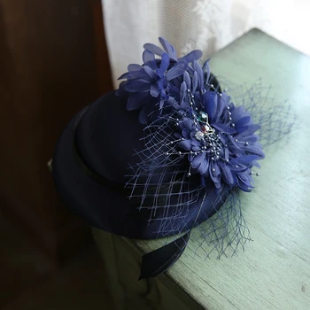 French Ladies Mini Wedding Headwear Feather Veil Fedora Cap Elegant Ladies Cocktail Race Horse Party Fascinator Hair Clips New 
French Ladies Mini Wedding Headwear Feather Veil Fedora Cap Elegant Ladies Cocktail Race Horse Party Fascinator Hair Clips New