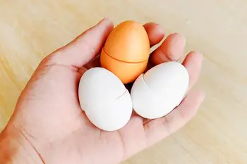 Free shipping 6PCS wooden Kitchen Toy Assembly Egg toy set play house simulation wood egg Model double color six egg Play toys
Free shipping 6PCS wooden Kitchen Toy Assembly Egg toy set play house simulation wood egg Model double color six egg Play toys