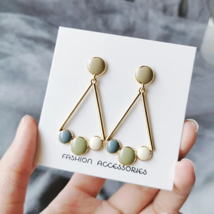 Clip on Earrings No Pierced Ears Small dots Geometry Hollow Out Big Triangle Clip Earrings Without Piercing Women
Clip on Earrings No Pierced Ears Small dots Geometry Hollow Out Big Triangle Clip Earrings Without Piercing Women