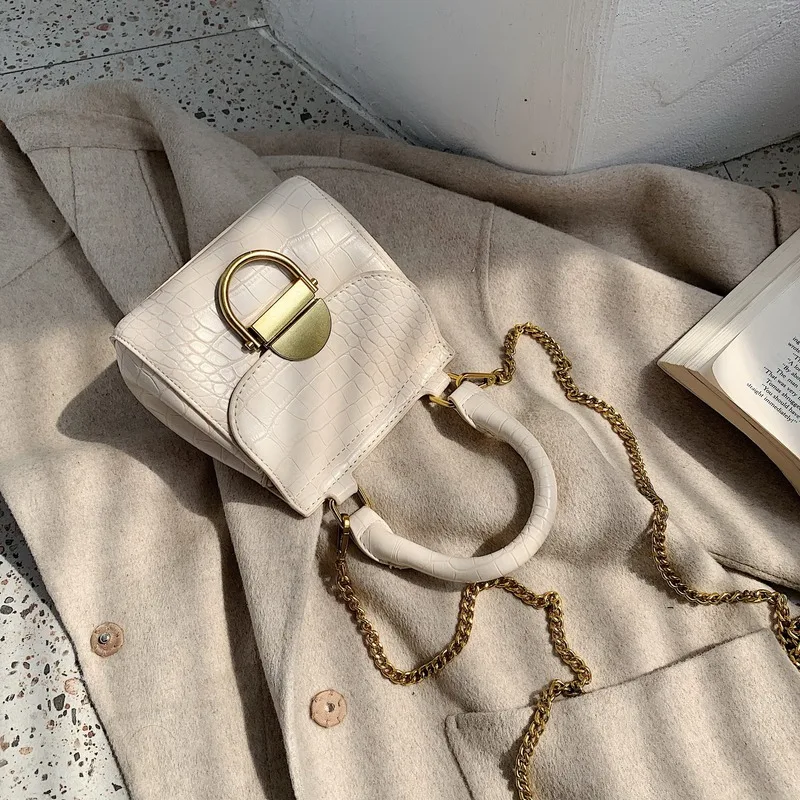 Crocodile pattern shoulder bag 2020 new niche design portable small square bag messenger medieval bag
Crocodile pattern shoulder bag 2020 new niche design portable small square bag messenger medieval bag