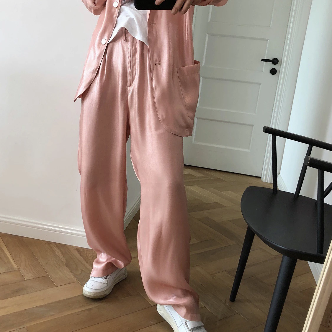 Loose Women's Solid Color Wide Leg Pants Lazy Temperament Satin High Waistline Loose Drawstring Light Sunscreen Pants for Women
Loose Women's Solid Color Wide Leg Pants Lazy Temperament Satin High Waistline Loose Drawstring Light Sunscreen Pants for Women