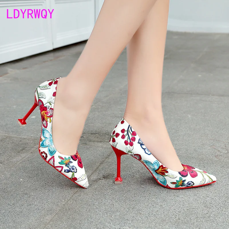 LDYRWQY New pointed high-heeled shoes with Chinese vintage elements and flower patterns
LDYRWQY New pointed high-heeled shoes with Chinese vintage elements and flower patterns