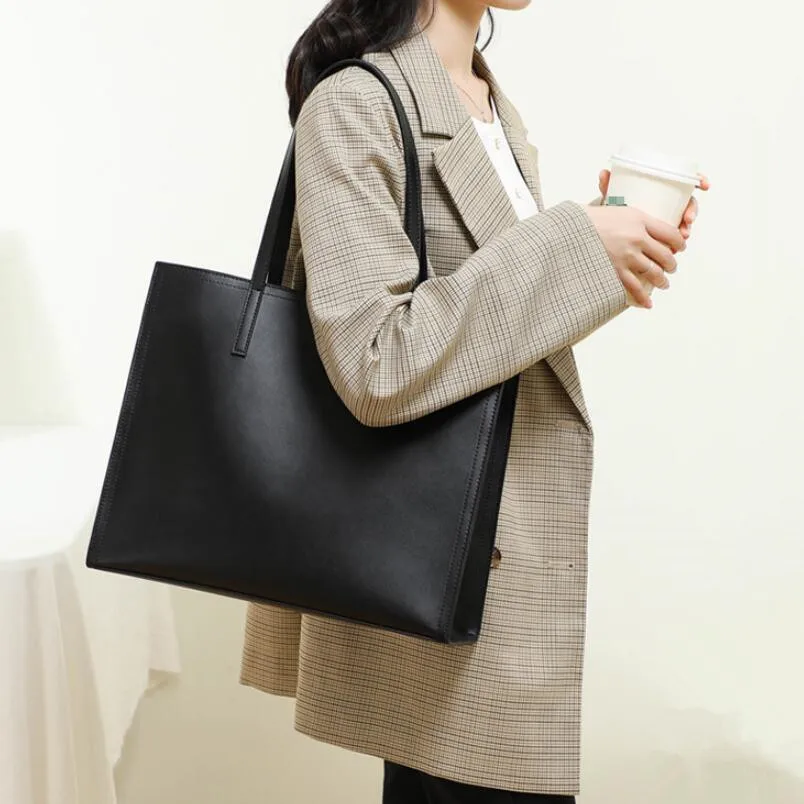 2021 Brand New Women Genuine Leather Handbags Large Capacity Casual Tote Bags Elegant Ladies Simple Shoulder Bag High Quality
2021 Brand New Women Genuine Leather Handbags Large Capacity Casual Tote Bags Elegant Ladies Simple Shoulder Bag High Quality