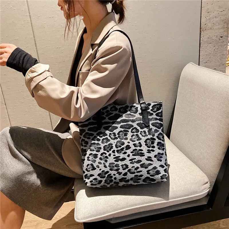 2019 New Style Occident Fashion Leopord Pattern Autumn & Winter Versatile Fashion Large Bag Handbag Calipers Shoulder Bag WOMEN'
2019 New Style Occident Fashion Leopord Pattern Autumn & Winter Versatile Fashion Large Bag Handbag Calipers Shoulder Bag WOMEN'