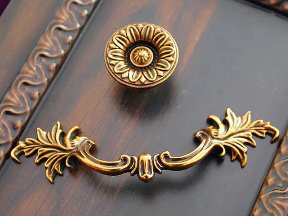 3.75'' Vintage Drawer Pulls Handles Drop Pulls Bail Ring Antique Bronze Door Knocker Kitchen Cabinet Knob Pull Handle Hardware
3.75'' Vintage Drawer Pulls Handles Drop Pulls Bail Ring Antique Bronze Door Knocker Kitchen Cabinet Knob Pull Handle Hardware