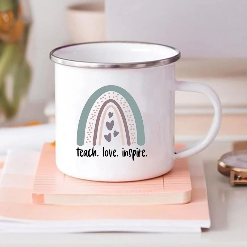 Винтажная эмалированная Кружка с принтом Tea ch Love Inspire, креативные чашки для кофе и чая, кружки для напитков и завтрака, кружки для молока, семейный чай, подарок
Винтажная эмалированная Кружка с принтом Tea ch Love Inspire, креативные чашки для кофе и чая, кружки для напитков и завтрака, кружки для молока, семейный чай, подарок