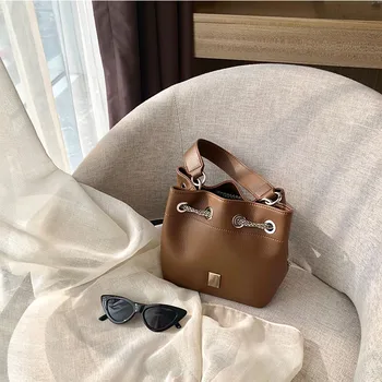 Bags Handbags Louie Vuiton 2020 Fashion Simplicity Chain Shoulder Bag Women Wide Shoulder Strap Messenger Small Bag Bucket Bag
Bags Handbags Louie Vuiton 2020 Fashion Simplicity Chain Shoulder Bag Women Wide Shoulder Strap Messenger Small Bag Bucket Bag