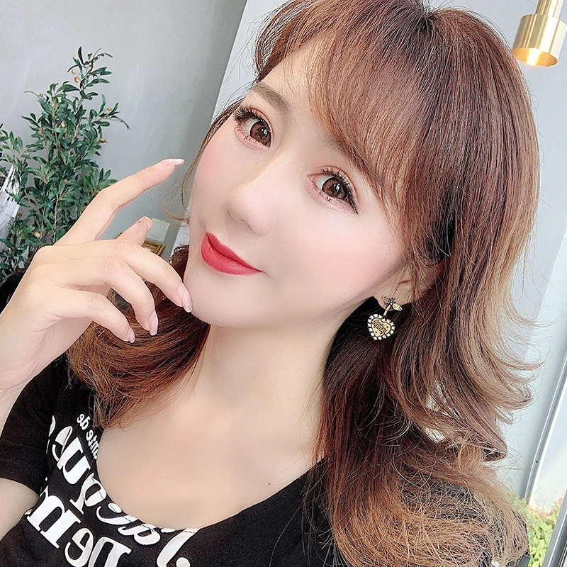 Cross-border peach heart vintage high class earring heart small bee letter eardrop star set Cubic zirconium oxide earring
Cross-border peach heart vintage high class earring heart small bee letter eardrop star set Cubic zirconium oxide earring
