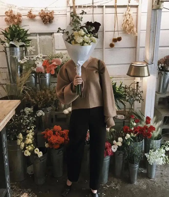 Sweden Designer V-neck Handmade Classic Style Double-faced Woolen Goods Pullover Cocoon Oversized Double-faced Woolen Goods Top
Sweden Designer V-neck Handmade Classic Style Double-faced Woolen Goods Pullover Cocoon Oversized Double-faced Woolen Goods Top