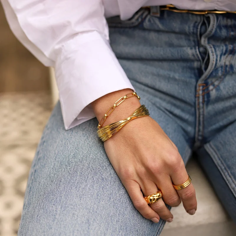 Brass With 18K Gold Veins Chunky Statement Bangles Designer T Show Runway Gown Jewelry Rare INS Japan Korean
Brass With 18K Gold Veins Chunky Statement Bangles Designer T Show Runway Gown Jewelry Rare INS Japan Korean