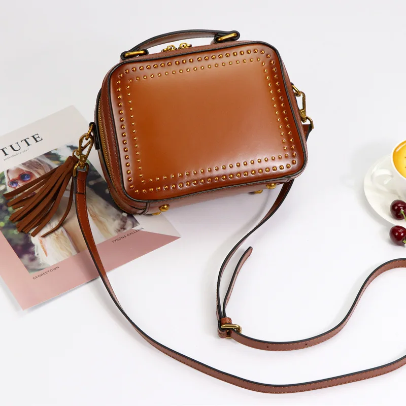 New Retro-style Rivet Small Square Bag, Fashion Flow, Genuine Leather Hand-held Women's Bag, Single-shoulder
New Retro-style Rivet Small Square Bag, Fashion Flow, Genuine Leather Hand-held Women's Bag, Single-shoulder