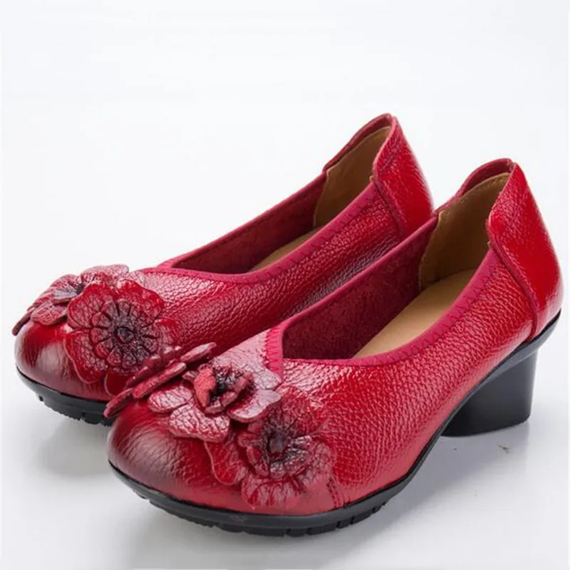Фото Женские туфли на высоком каблуке классические из натуральной кожи с цветами