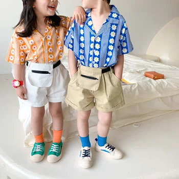 BELTED PAPERBAG BERMUDA SHORTS - with an elastic waistband and front button fastening. Featuring an adjustable belt appliqué.
BELTED PAPERBAG BERMUDA SHORTS - with an elastic waistband and front button fastening. Featuring an adjustable belt appliqué.
