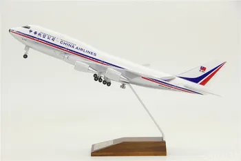 Assembled Air China B747 Aircraft Model Boeing 747-400 Classic China Airlines 1: 200 with Landing Gear Wooden Base Collection 
Assembled Air China B747 Aircraft Model Boeing 747-400 Classic China Airlines 1: 200 with Landing Gear Wooden Base Collection
