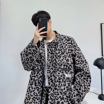 2019 Autumn Men's Streetwear Work Clothes Leopard Printing Jacket Loose Male Wash Coats Lapel Collar Outerwear Big Size M-5XL
2019 Autumn Men's Streetwear Work Clothes Leopard Printing Jacket Loose Male Wash Coats Lapel Collar Outerwear Big Size M-5XL