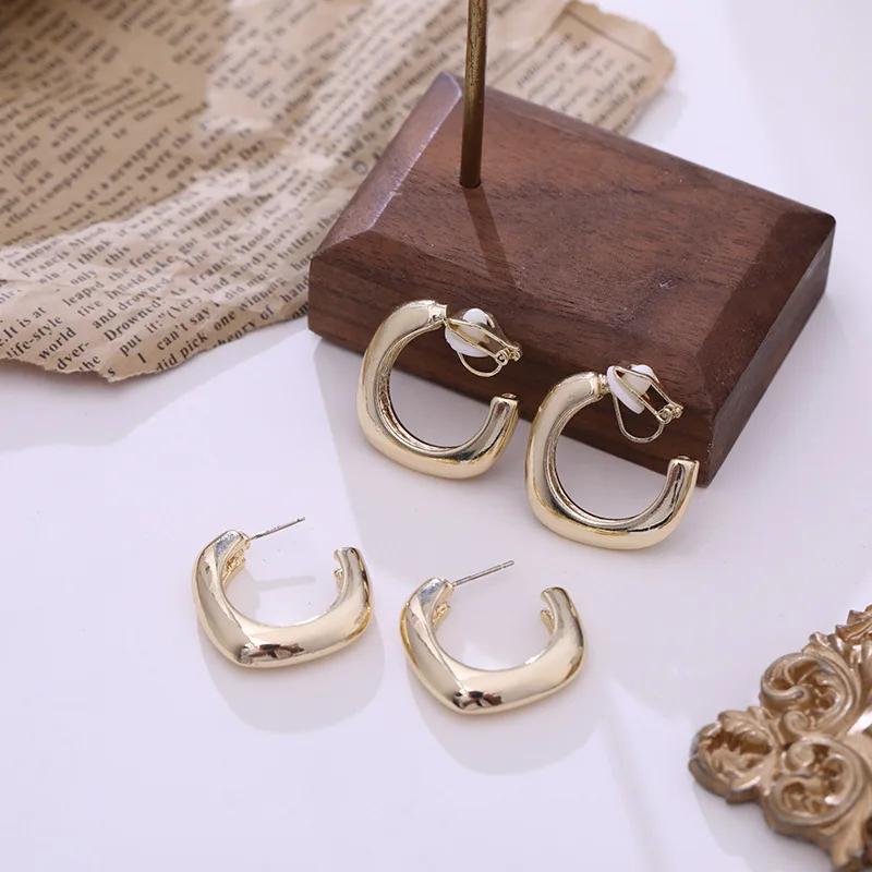 2020 New Shiny C Shape Gold Color Open Thick Circle Hoop Earrings For Women Geometric Clip On Earring Without Piercing Jewelry
2020 New Shiny C Shape Gold Color Open Thick Circle Hoop Earrings For Women Geometric Clip On Earring Without Piercing Jewelry