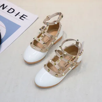 2019 fashion girls leather shoes baby princess shoes dancing flats infant fashion flats girls rivet shoes size 21-36 
2019 fashion girls leather shoes baby princess shoes dancing flats infant fashion flats girls rivet shoes size 21-36