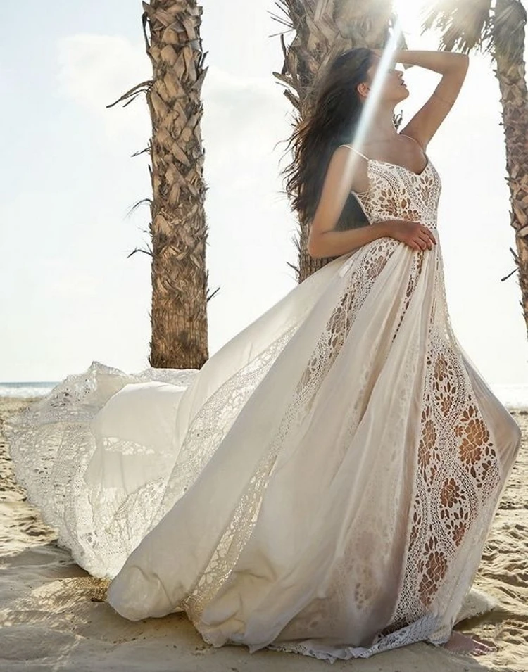 Sexy lace beach bohemian spaghetti straps bridal plus size wedding gown dress 
Sexy lace beach bohemian spaghetti straps bridal plus size wedding gown dress