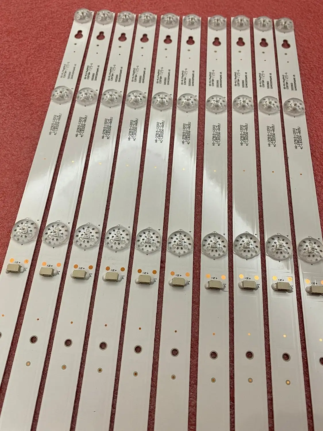 20 PCS/lot 6LED LED backlight strip for Thomson 32HB5426 TCL 32L2600 TL32P1A 4C-LB3206-HR03J HR01J TOT_32D2900 32HR330M06A5 V5
20 PCS/lot 6LED LED backlight strip for Thomson 32HB5426 TCL 32L2600 TL32P1A 4C-LB3206-HR03J HR01J TOT_32D2900 32HR330M06A5 V5