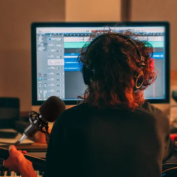 Plug And Play Condenser Microphone Black Sound Recording BM900 Microphone For Radio Singing Live Recording Karaoke
Plug And Play Condenser Microphone Black Sound Recording BM900 Microphone For Radio Singing Live Recording Karaoke