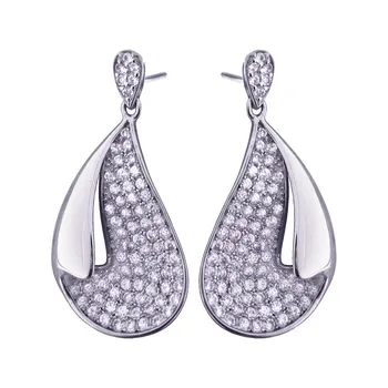 Earrings in sterling silver 925mls and embellished with microengaste in zircons great quality. Closure Pressure 
Earrings in sterling silver 925mls and embellished with microengaste in zircons great quality. Closure Pressure