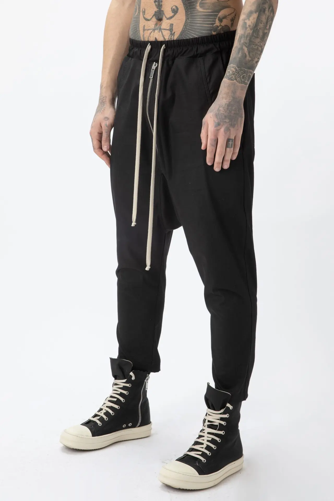 Men's Slacks European and American Style Hip Hop Fitness Bottom Pants Zipper Design Fashion Pants Man
Men's Slacks European and American Style Hip Hop Fitness Bottom Pants Zipper Design Fashion Pants Man