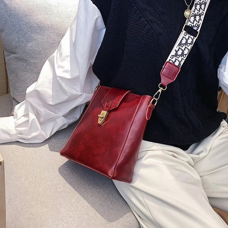 Large-Volume Autumn And Winter WOMEN'S Bag Fashion Lock Shoulder Oblique Bag Retro Textured Cheap Special Offer Bag
Large-Volume Autumn And Winter WOMEN'S Bag Fashion Lock Shoulder Oblique Bag Retro Textured Cheap Special Offer Bag
