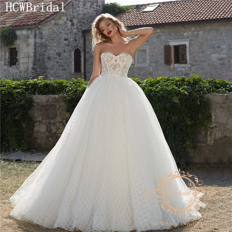 2019 Fashionable Lattice Tulle Wedding Dresses Lace Up Back Strapless A Line Customize Bridal Gowns Robe De Mariee
2019 Fashionable Lattice Tulle Wedding Dresses Lace Up Back Strapless A Line Customize Bridal Gowns Robe De Mariee