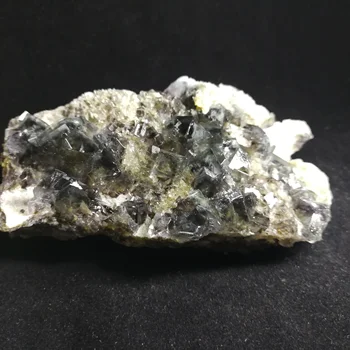 430.0gNatural dark purple fluorite, crystal mineral crystal specimen 
430.0gNatural dark purple fluorite, crystal mineral crystal specimen