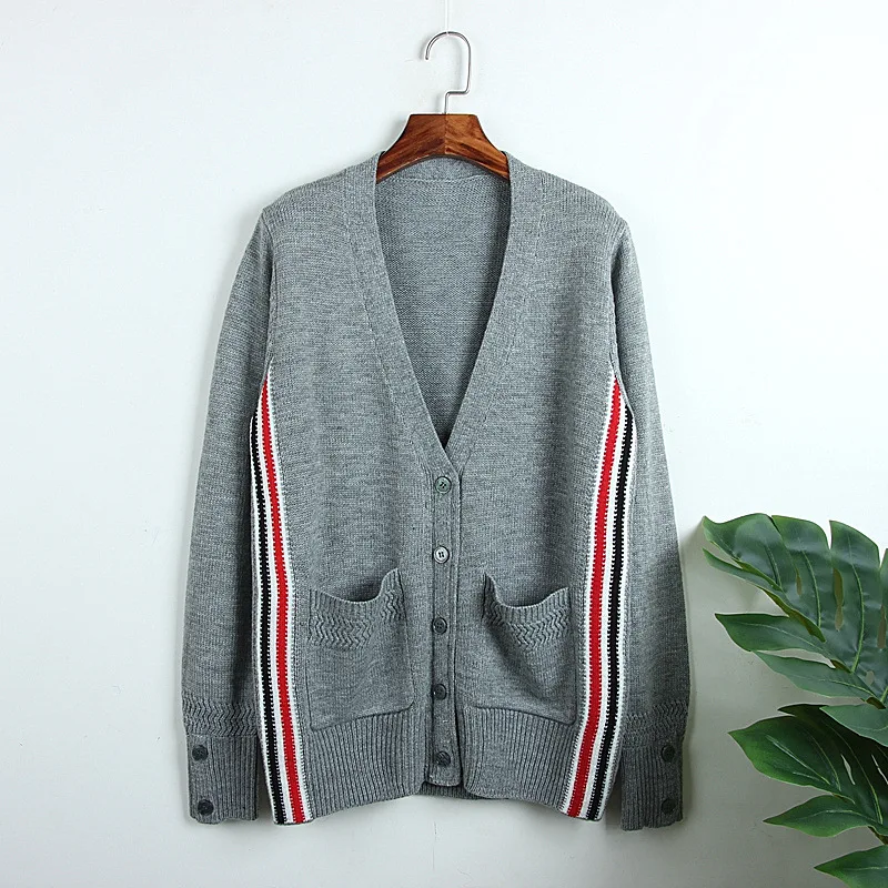 Luxury Designer Brand Knitted Cardigans for Women British Style V Neck Striped Patchwork Loose Wool Knitted Sweater
Luxury Designer Brand Knitted Cardigans for Women British Style V Neck Striped Patchwork Loose Wool Knitted Sweater