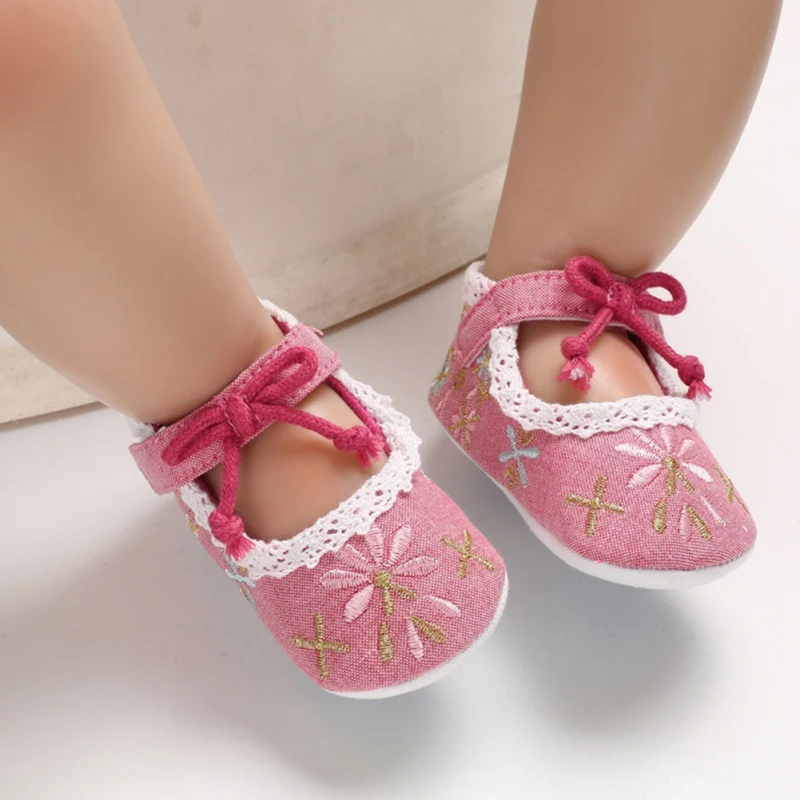 Baby Girls Breathable Shoes Floral Embroidery Anti-Slip Shoes Casual Sneakers Toddler Soft Sole First Walkers
Baby Girls Breathable Shoes Floral Embroidery Anti-Slip Shoes Casual Sneakers Toddler Soft Sole First Walkers