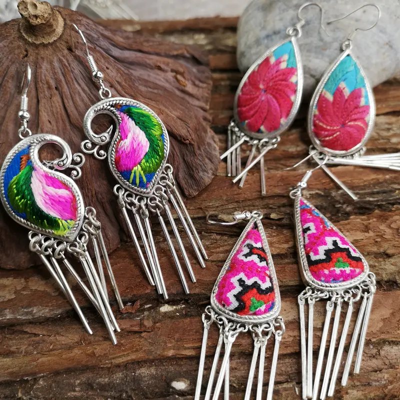 charming Hand embroidered Miao silver Earrings Ethnic more style small flower Tassel Earrings
charming Hand embroidered Miao silver Earrings Ethnic more style small flower Tassel Earrings