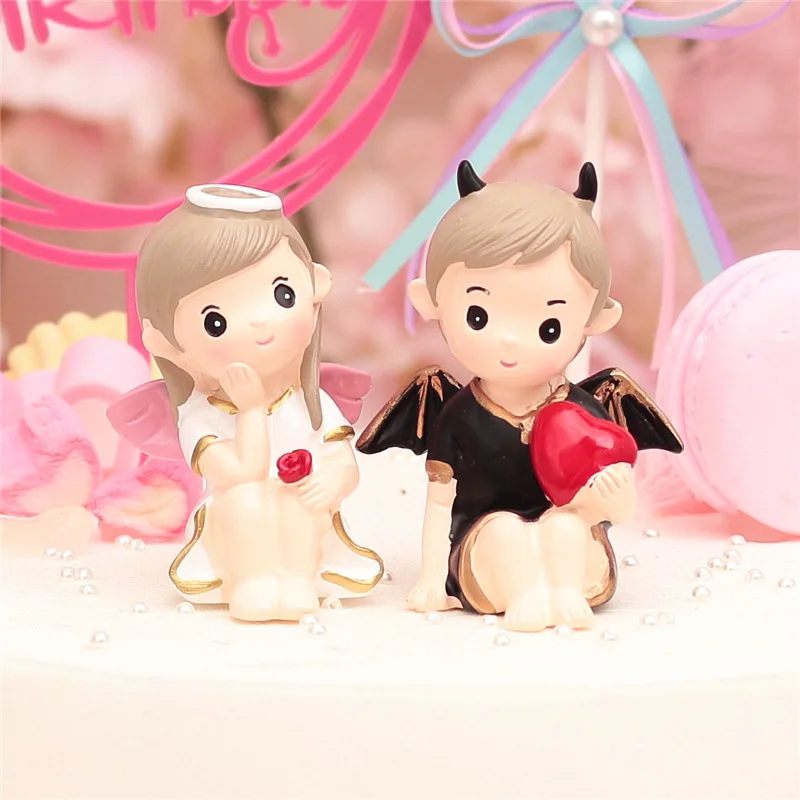 Cute little couple devil angel small hand office doll cake decoration scene baking plug-in plug home decor resin candy | Дом и сад