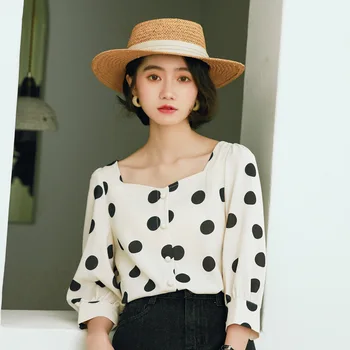 2020 summer new Korean version simple and sweet temperament French retro square collar wave point five Sleeve Chiffon Shirt Top
2020 summer new Korean version simple and sweet temperament French retro square collar wave point five Sleeve Chiffon Shirt Top