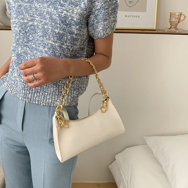 2020 new French niche retro shoulder bag texture versatile underarm bag fashion simple baguette bag
2020 new French niche retro shoulder bag texture versatile underarm bag fashion simple baguette bag