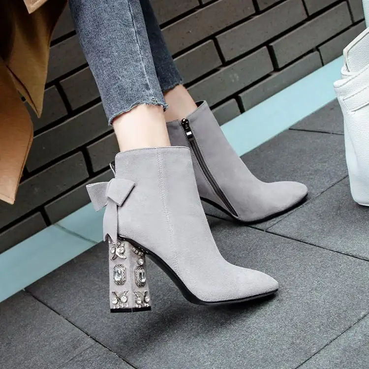 Runway Grey Black Suede Ankle Boots For Women Chic Square Toe Back Zipper Botas Mujer Luxury Crystal Square Heels Womens Shoes
Runway Grey Black Suede Ankle Boots For Women Chic Square Toe Back Zipper Botas Mujer Luxury Crystal Square Heels Womens Shoes