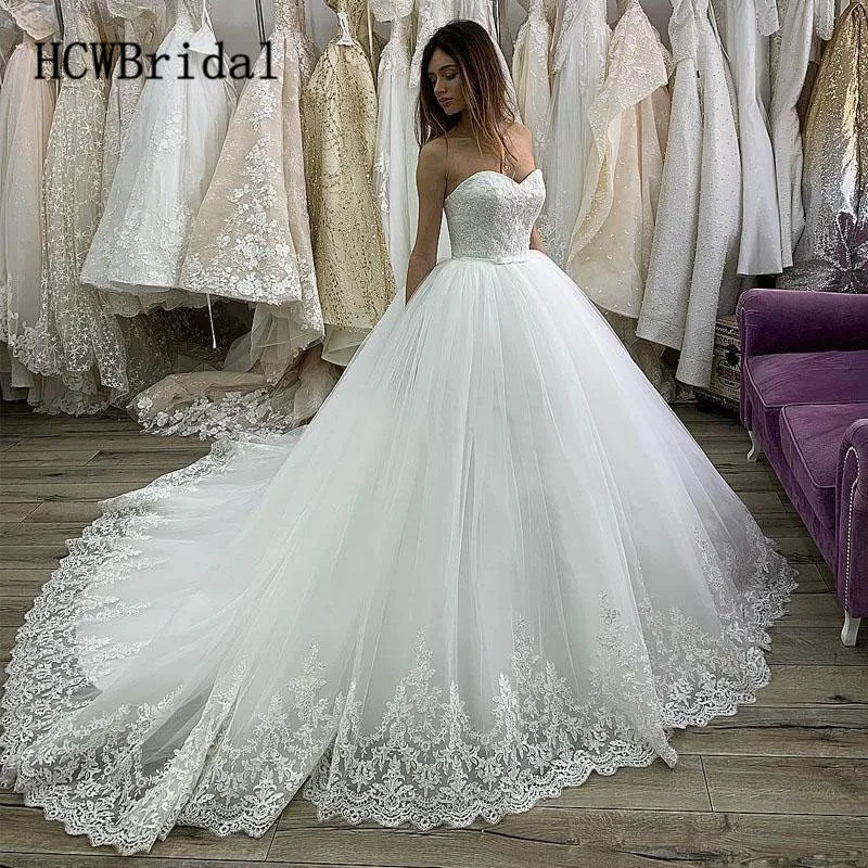 Robe De Mariee Princess 2019 Strapless Lace Tulle Wedding Dress Sweep Train Sleeveless Customize Bridal Dresses 
Robe De Mariee Princess 2019 Strapless Lace Tulle Wedding Dress Sweep Train Sleeveless Customize Bridal Dresses
