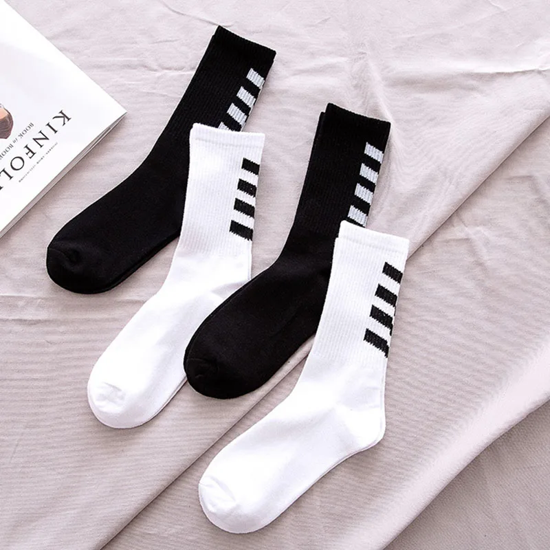 

Men Sport Socks Black/White Mid Tube Socks Nice Gift Street Style Breathable Cotton Long Sox Stripe Pattern 1Pair