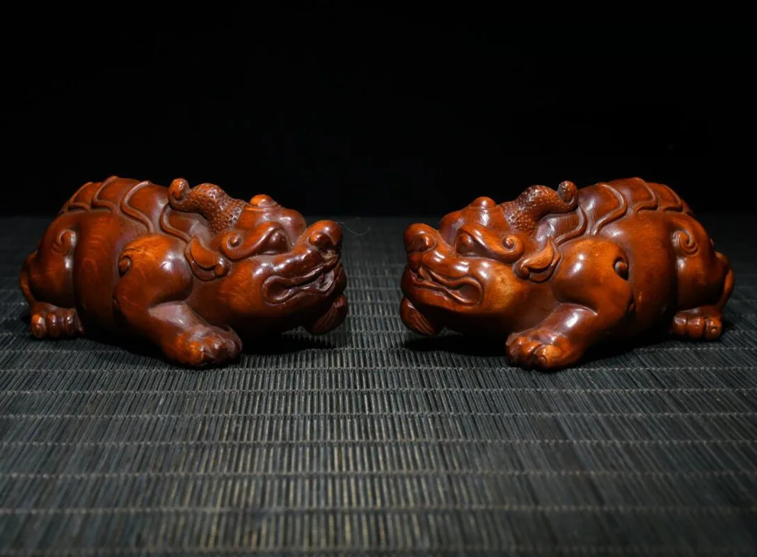 

Archaize seiko Hand-carved boxwood mythical wild animal desktop decoration small crafts statue A pair