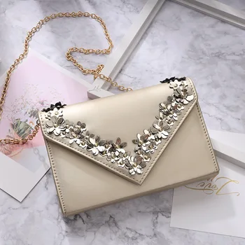 2020 New Ladies Bag Niche Design Fashion Chain Shoulder Messenger Bag High Quality Small Square Bag Women Purse and Handbags
2020 New Ladies Bag Niche Design Fashion Chain Shoulder Messenger Bag High Quality Small Square Bag Women Purse and Handbags