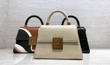 New Trapezoidal Laptop Messenger Dual-Use Metal suo bao Shoulder Bag Radius Buckle Hourglass Package
New Trapezoidal Laptop Messenger Dual-Use Metal suo bao Shoulder Bag Radius Buckle Hourglass Package