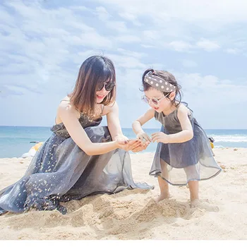 Parent-child outfit summer dress 2019 new fashion elegant beach dress mother and daughter outfit fashionable foreign style 
Parent-child outfit summer dress 2019 new fashion elegant beach dress mother and daughter outfit fashionable foreign style