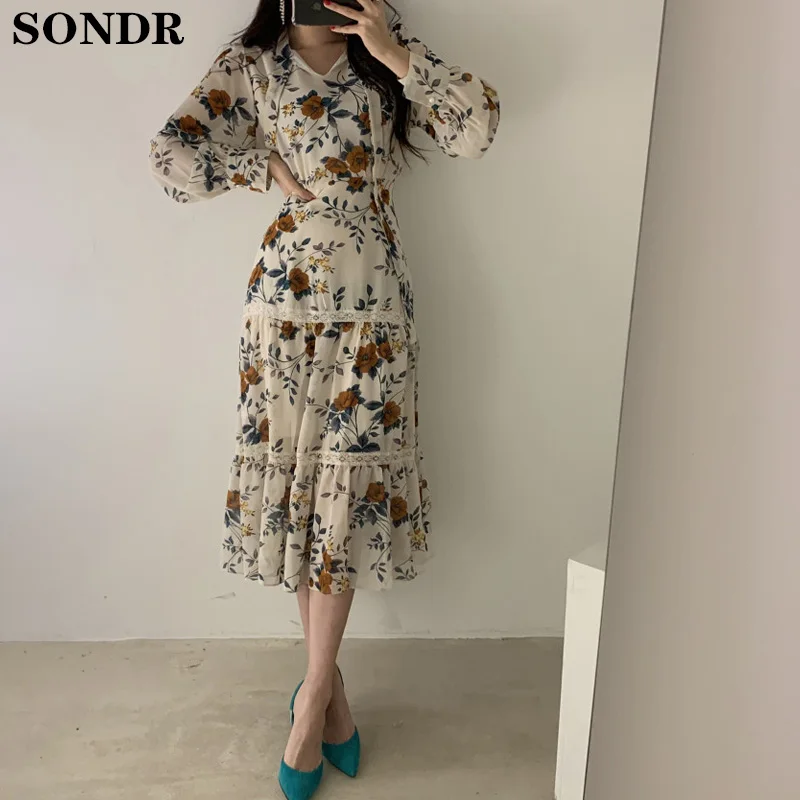 Elegant V-Neck Floral Print Women Dress 2020 New Autumn Sexy Long Sleeve Female Long Dresses Vintage Lace Splicing Chic Dress
Elegant V-Neck Floral Print Women Dress 2020 New Autumn Sexy Long Sleeve Female Long Dresses Vintage Lace Splicing Chic Dress