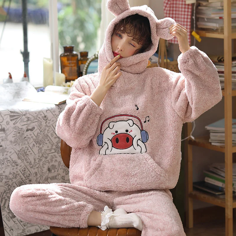 Cute Pig Pattern Band Ear Hat Ladies Pink Flannel Pajamas Two-piece Lively Cute Style Girl Home Clothes Suit Comfortable Warm
Cute Pig Pattern Band Ear Hat Ladies Pink Flannel Pajamas Two-piece Lively Cute Style Girl Home Clothes Suit Comfortable Warm