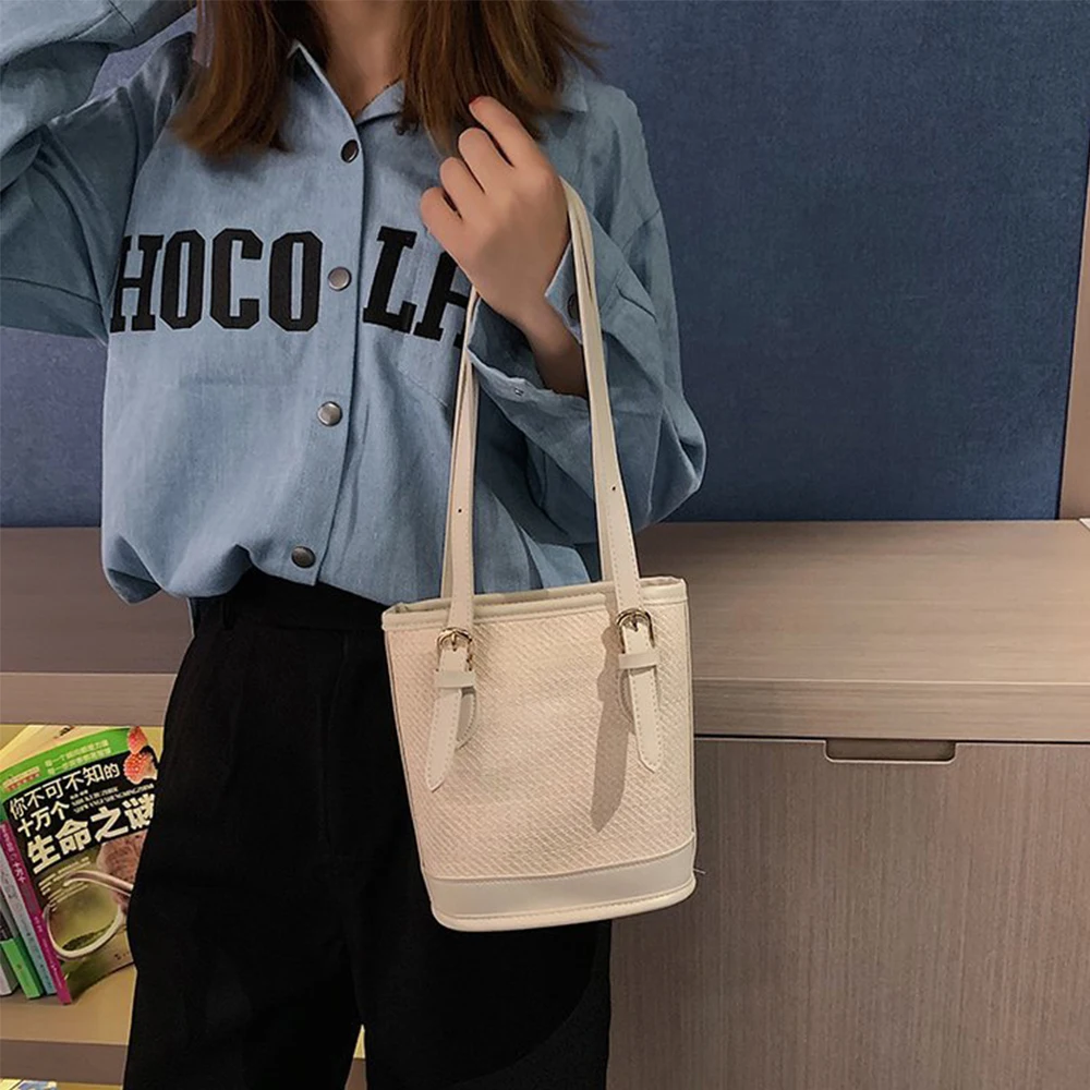 Jin Mantang Straw Woven Bag 2020 New Fashion Shoulder Messenger Bag Designer Wild Simple Beach Bag Woven Bucket Shoulder Bag
Jin Mantang Straw Woven Bag 2020 New Fashion Shoulder Messenger Bag Designer Wild Simple Beach Bag Woven Bucket Shoulder Bag