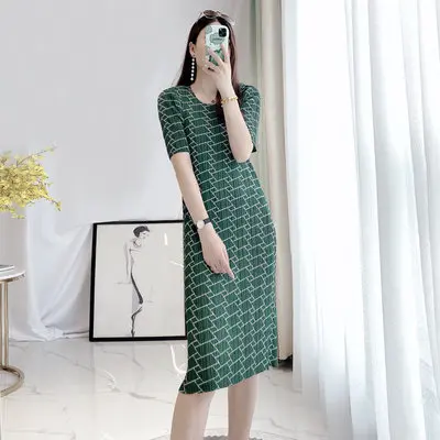 HOT SELLING Miyake new fold baroclinic plait dress short sleeve straight dress IN STOCK
HOT SELLING Miyake new fold baroclinic plait dress short sleeve straight dress IN STOCK