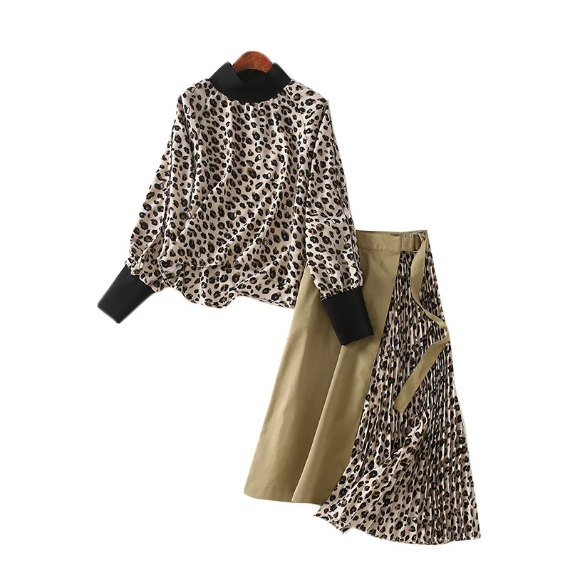 A Generation of Thin Leopord Pattern Half-Turtle-Neck Tops Pleated Joint A- line Skirt Two-Piece Women's Entity
A Generation of Thin Leopord Pattern Half-Turtle-Neck Tops Pleated Joint A- line Skirt Two-Piece Women's Entity